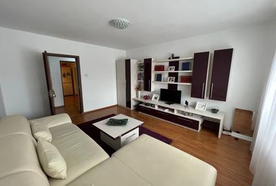 Apartament cu 3 camere semidecomandat, mobilat în Central