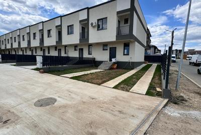 Casă cu 4 camere cu Canalizare în Dobroești