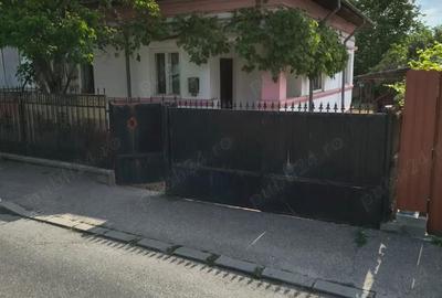 Casă cu 3 camere cu Teren 403 Mp în 1 Mai - 2