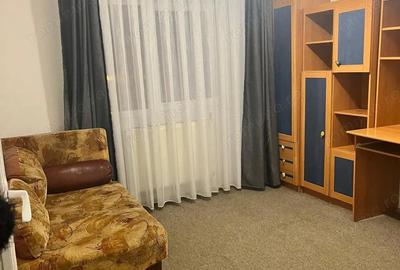 Apartament cu 3 camere semidecomandat în Central - 1
