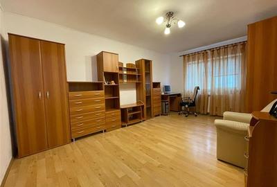 Apartament cu 3 camere decomandat, mobilat în C5