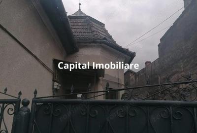 Casă cu Teren 895 Mp în Central - 16