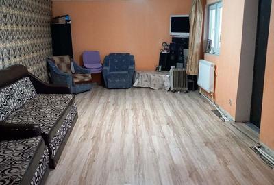 Casă cu 5 camere cu Teren 150 Mp în Roșu - 2