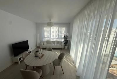 Apartament cu 3 camere semidecomandat, mobilat în Băneasa