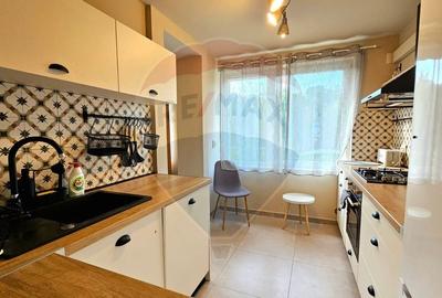 Inchiriez apartament modern cu 4 camere in zona Parcul Central - 2