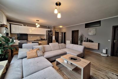 Apartament cu 3 camere semidecomandat, mobilat în Florești
