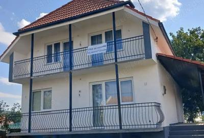 Casă cu Teren 1600 Mp în Central - 2