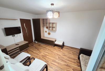 Apartament cu 3 camere semidecomandat, mobilat în Titan - 2