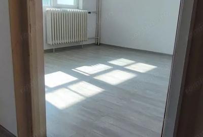 Apartament cu 3 camere decomandat în Valea Oltului - 11