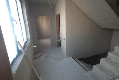 Casă cu 4 camere cu Teren 200 Mp în Central - 13