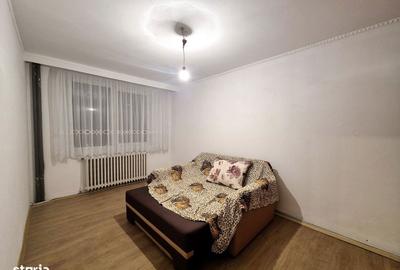 Apartament cu 3 camere decomandat în Precista