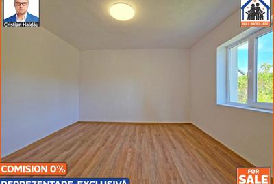 Casă cu 4 camere cu Teren 10000 Mp în Central - 3