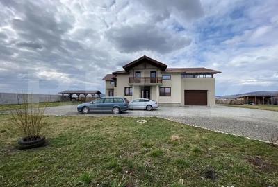 Casă cu 5 camere cu Teren 1400 Mp în Central - 2