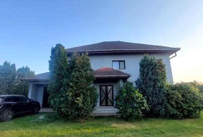 Casă individuală cu 5 camere în Hărău