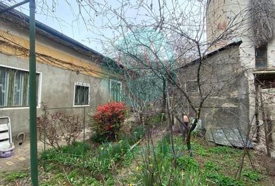 Casă individuală cu 7 camere cu Canalizare în Titulescu - 5