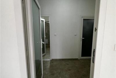 Spațiu comercial, de 40 mp, în Central - 8