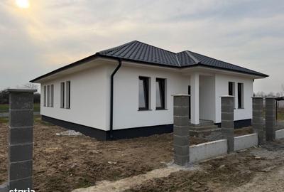 Casă cu 4 camere cu Teren 400 Mp în Central