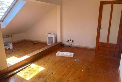 Casă cu 4 camere în Central - 2