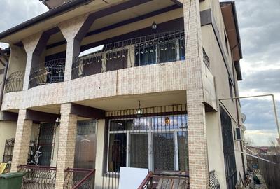 Casă cu 8 camere cu Canalizare în Afumați - 1