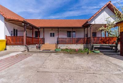 Casa primitoare, Ceanu Mic, terasa, garaj, curte cu pomi, COMISION 0 % - 5
