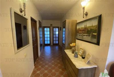 Vila spatioasa cu 3 apartamente si acces separat in Fundeni Dobroiesti - 1