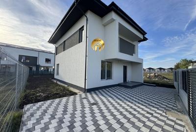 Casă individuală cu 6 camere cu Teren 413 Mp în Odăi