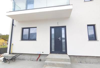 Casă cu 3 camere cu Canalizare în Tomești - 1
