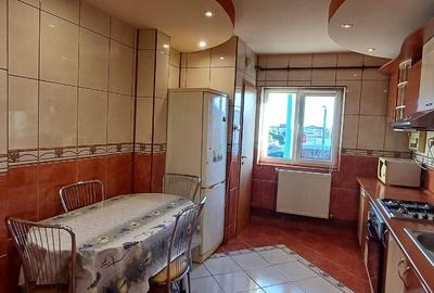 Proprietar închiriez apartament 3 camere, Calea Girocului, centrală proprie - 11