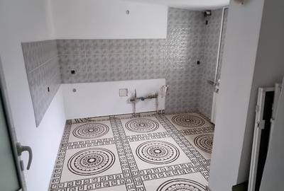 Apartament cu 4 camere semidecomandat în Cantemir - 5