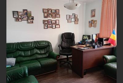 Casă cu 5 camere cu Canalizare în Central - 2