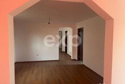 Casă cu 6 camere cu Teren 3646 Mp în Leontinești