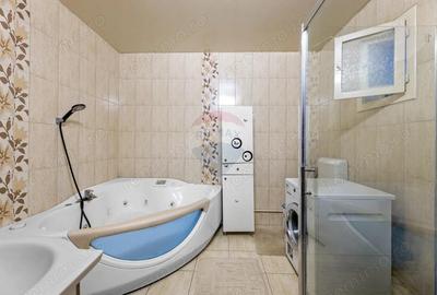 Casa spa?ioasa cu 4 camere ?i spa?iu comercial in Bujac - 1