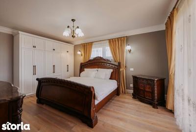 Casă cu 6 camere cu Teren 11880 Mp în Central - 1