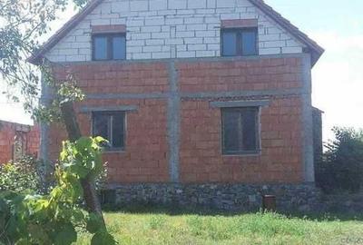 Casă cu 3 camere în Cuvin - 1