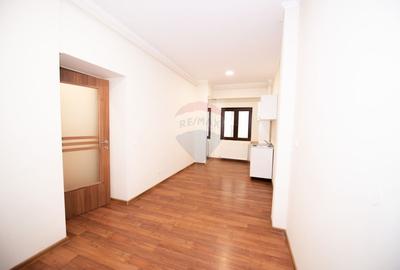 Apartament cu 3 camere semidecomandat în Central - 17