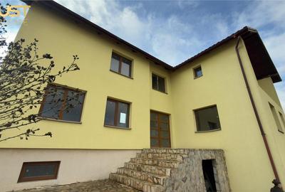 Casă cu 5 camere cu Teren 1000 Mp în Chinteni - 2