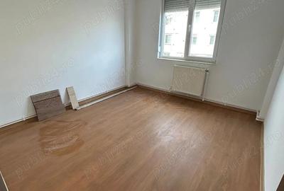 De vanzare apartament cu 3 camere si balcon, complet renovat, etaj intermediar - 2