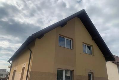 Casă cu 5 camere cu Teren 395 Mp în Malu Mare - 1