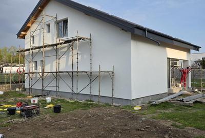 Casă cu 3 camere cu Canalizare în Central - 4
