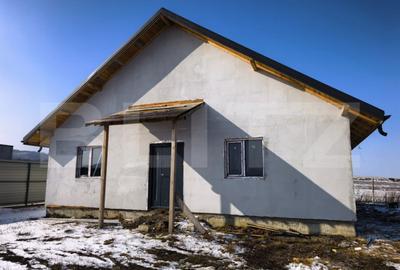Casă cu 3 camere cu Teren 500 Mp în Central - 2