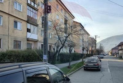 Apartament cu 3 camere decomandat, mobilat în Central - 1