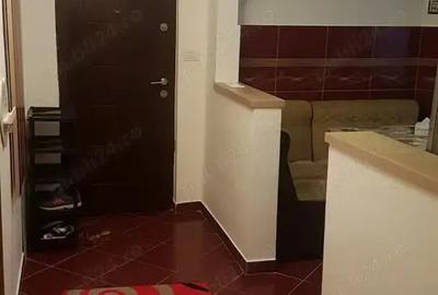 Inchiriez apartament 3 camere - 4