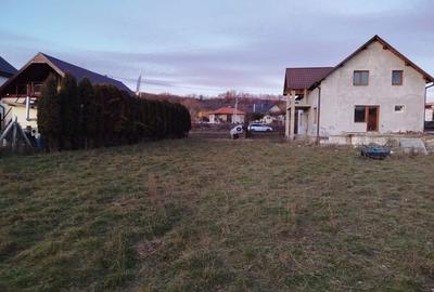 Casă cu 4 camere în Livezile - 1