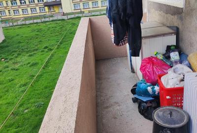 Apartament cu 2 camere decomandat în Petros