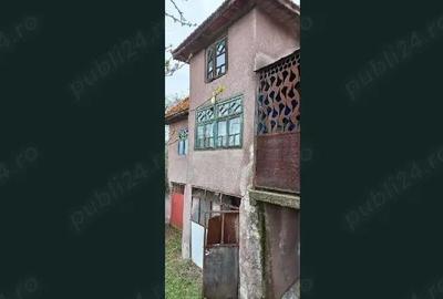 Casă cu 2 camere cu Teren 2279 Mp în Podeni - 1