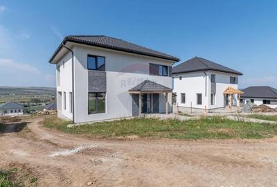 Casă cu 4 camere cu Teren 755 Mp în Jucu - 10