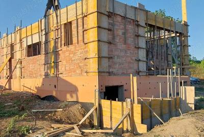 Casă cu 4 camere cu Teren 500 Mp în Dumești - 4