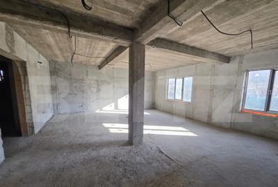 Casă cu 7 camere cu Teren 500 Mp în Central