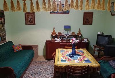 Casă cu 4 camere în Central - 2