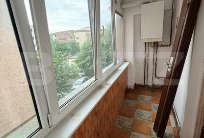 Apartament cu 2 camere decomandat în Tractorul - 8